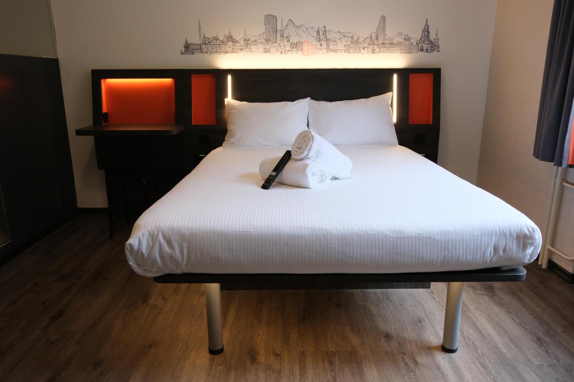 Easyhotel Zuerich Main Station Ngoại thất bức ảnh