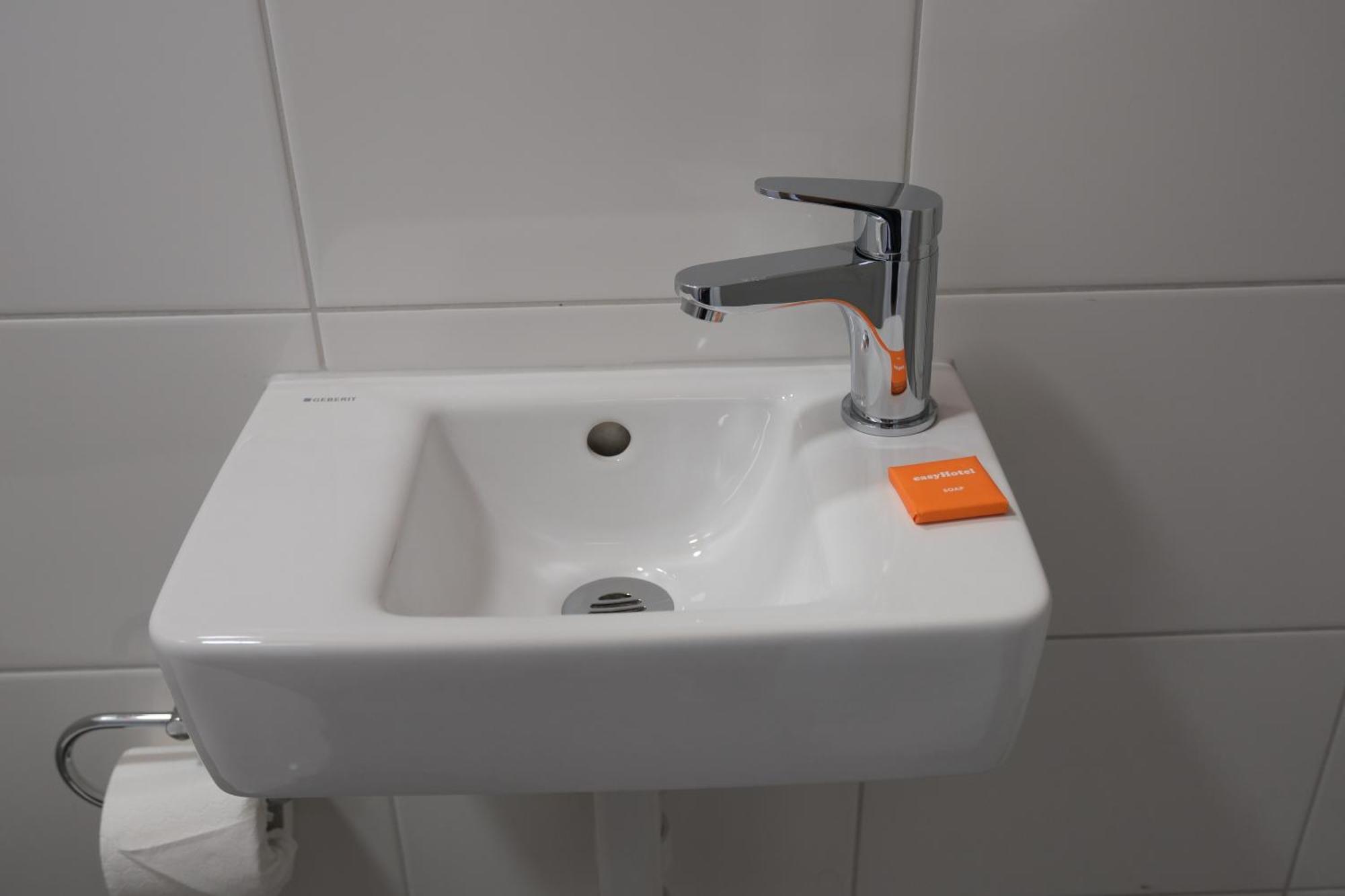 Easyhotel Zuerich Main Station Ngoại thất bức ảnh
