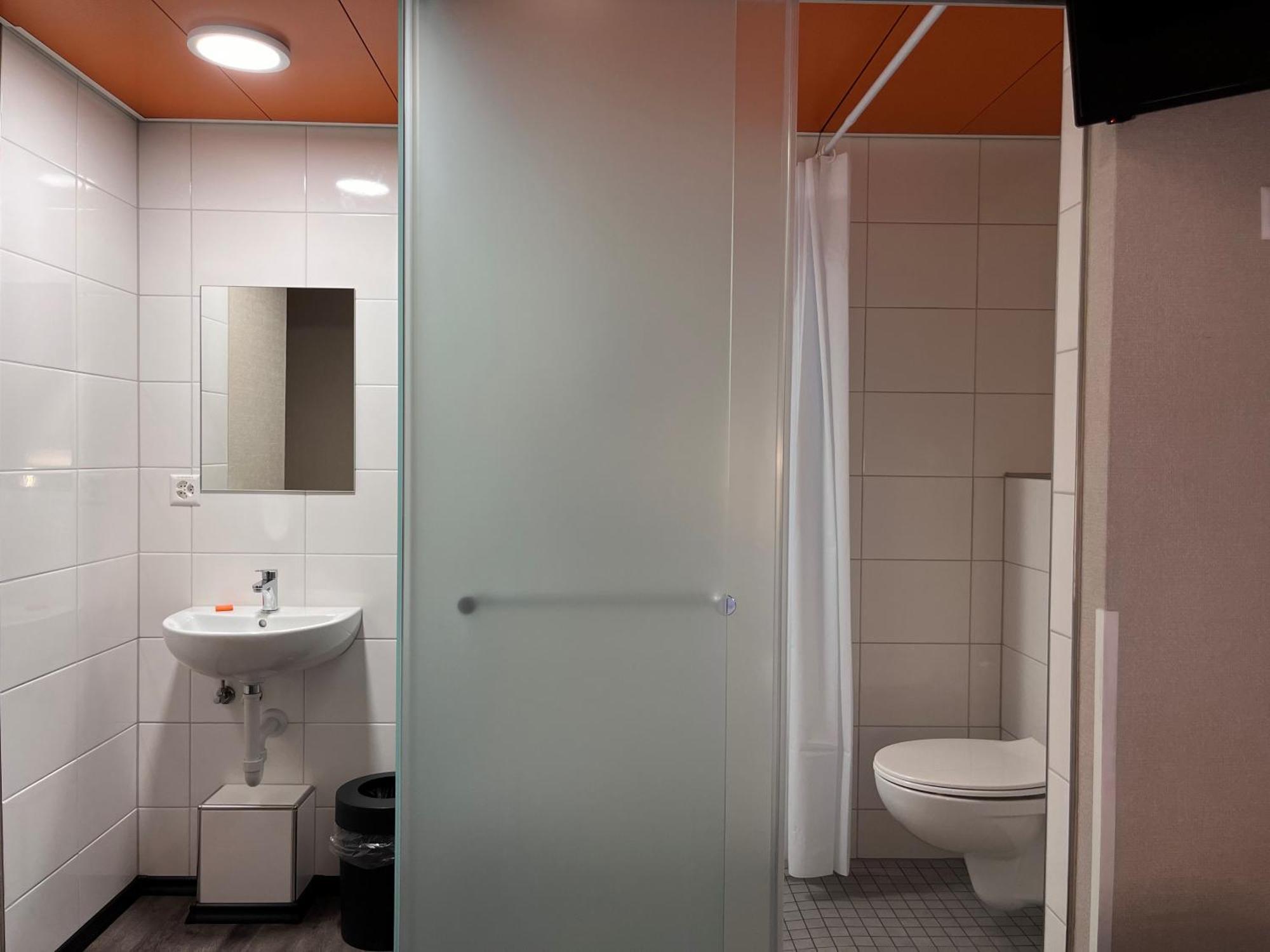 Easyhotel Zuerich Main Station Ngoại thất bức ảnh