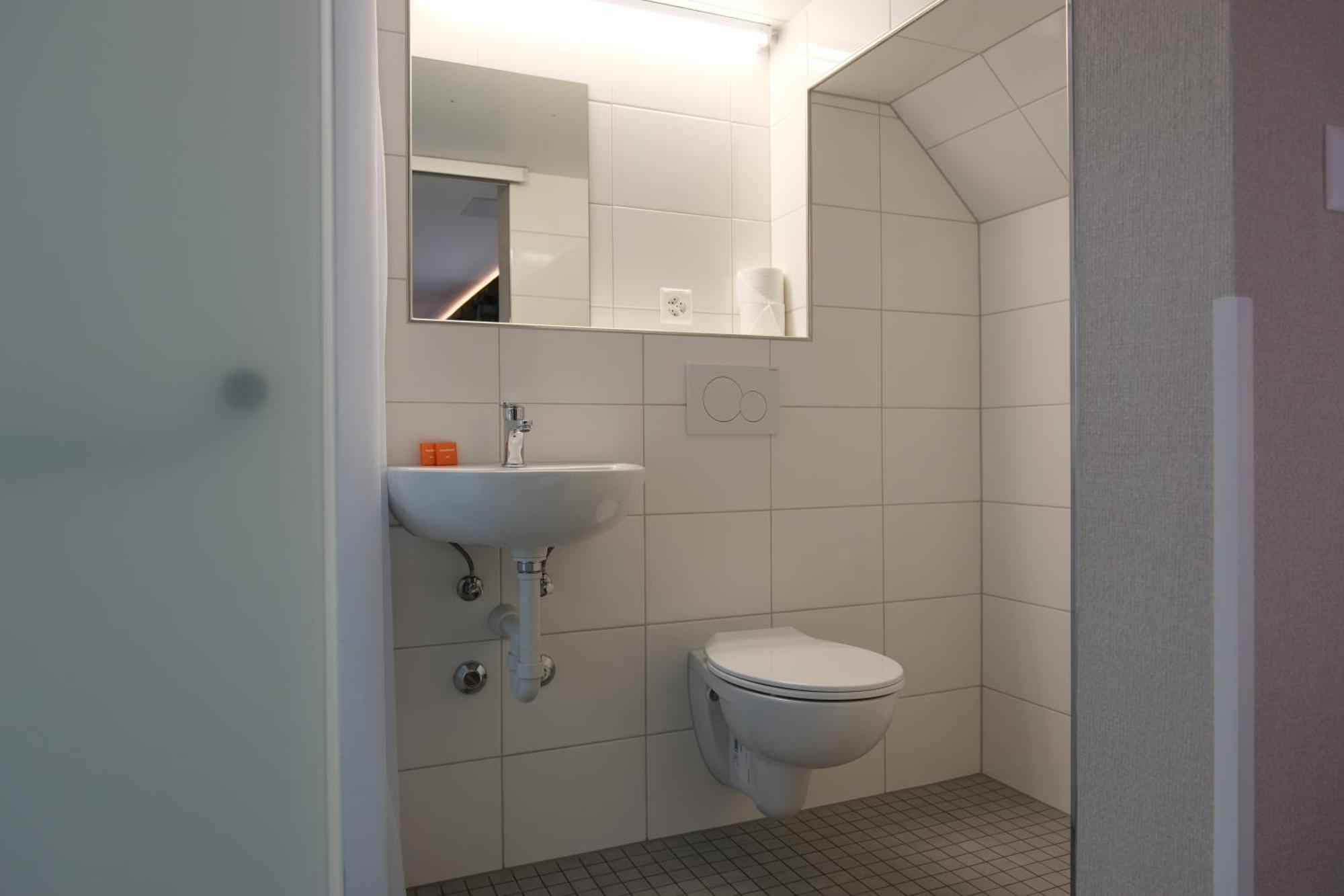 Easyhotel Zuerich Main Station Ngoại thất bức ảnh