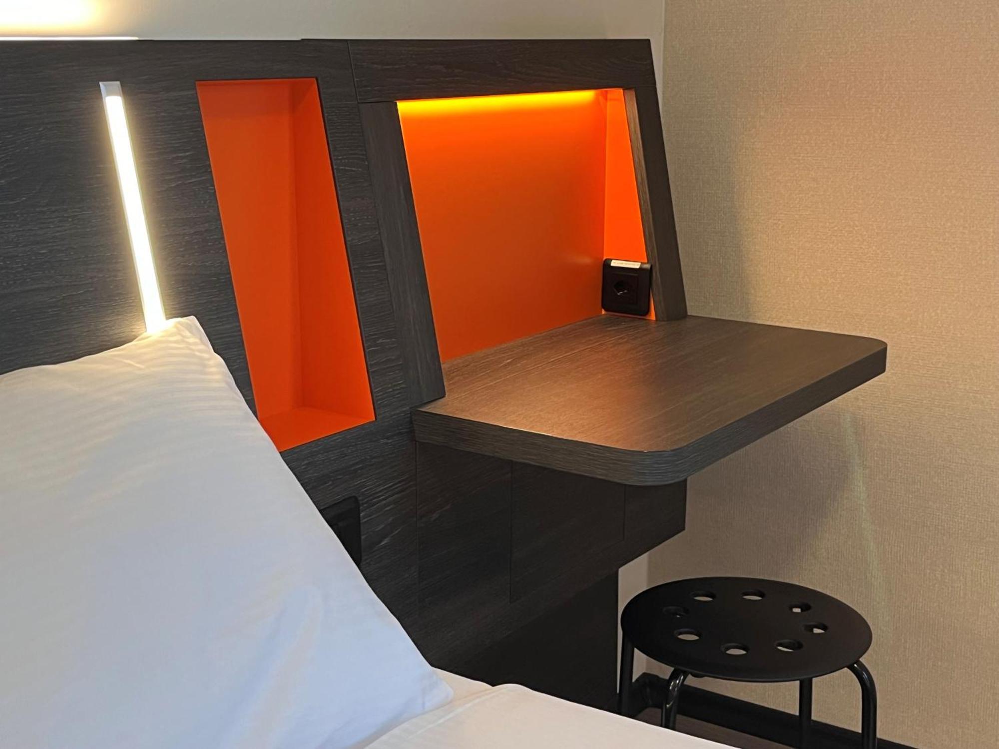 Easyhotel Zuerich Main Station Ngoại thất bức ảnh