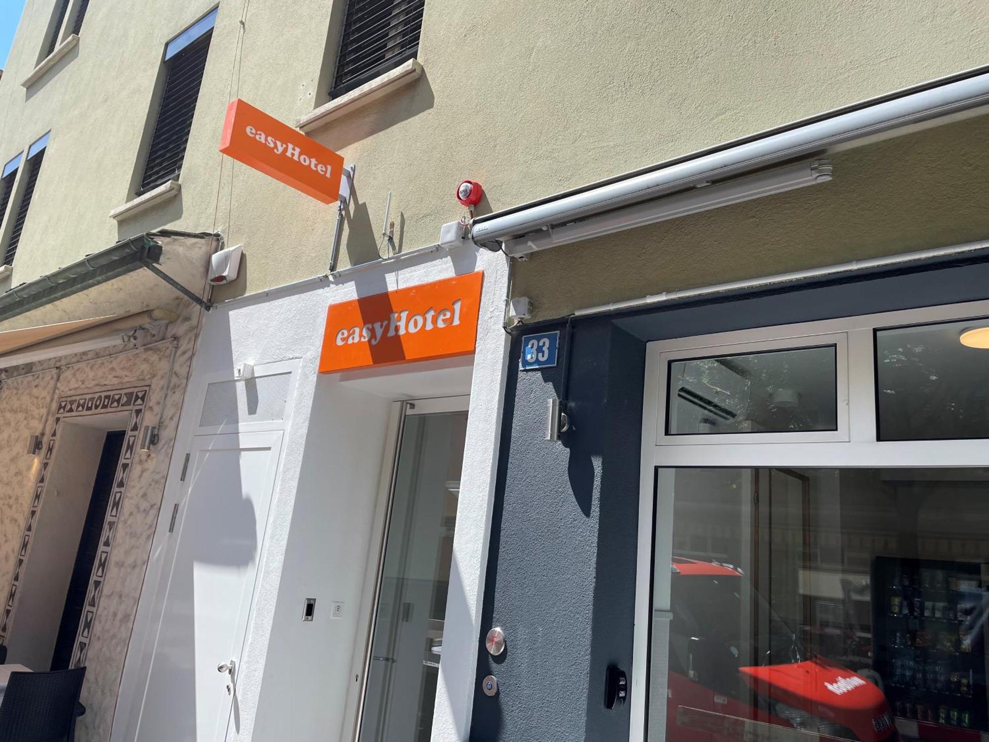 Easyhotel Zuerich Main Station Ngoại thất bức ảnh