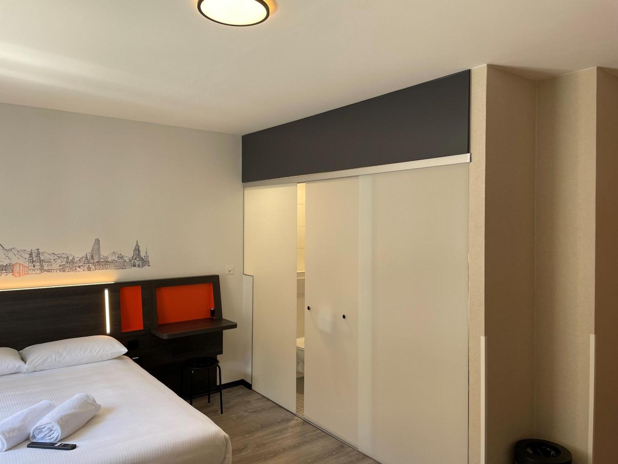 Easyhotel Zuerich Main Station Ngoại thất bức ảnh