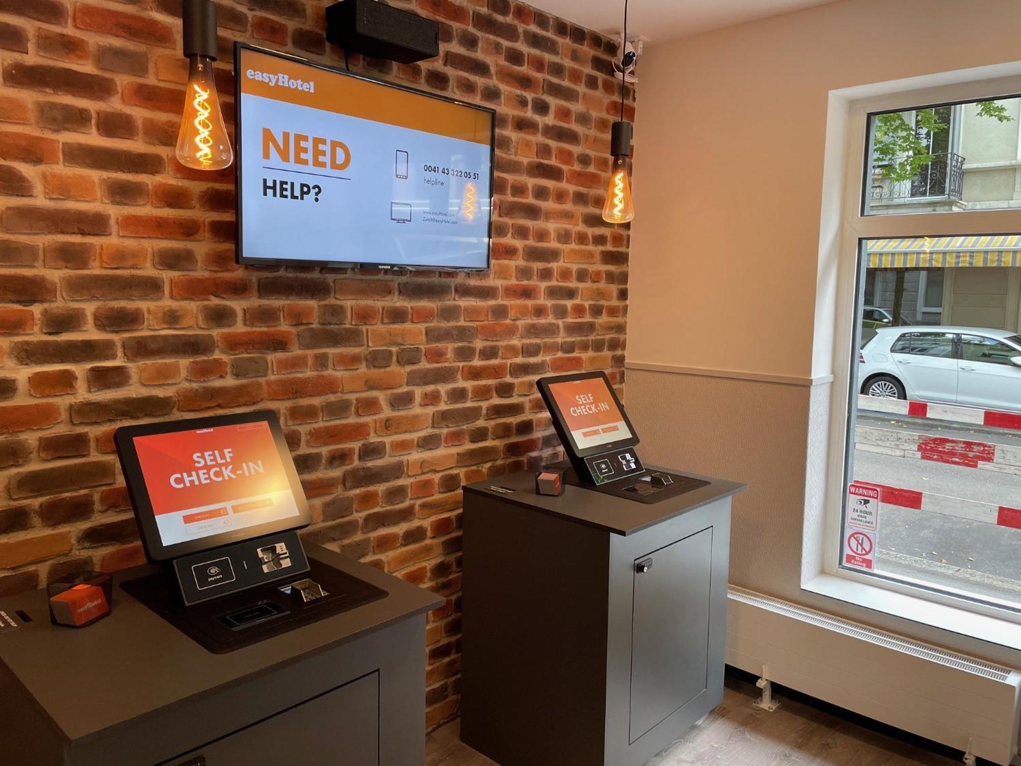 Easyhotel Zuerich Main Station Ngoại thất bức ảnh