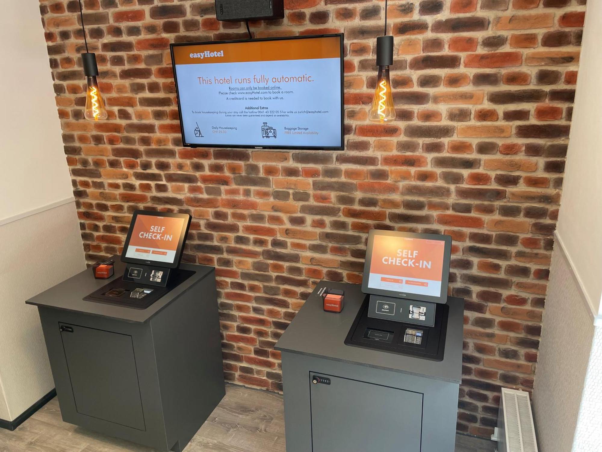 Easyhotel Zuerich Main Station Ngoại thất bức ảnh