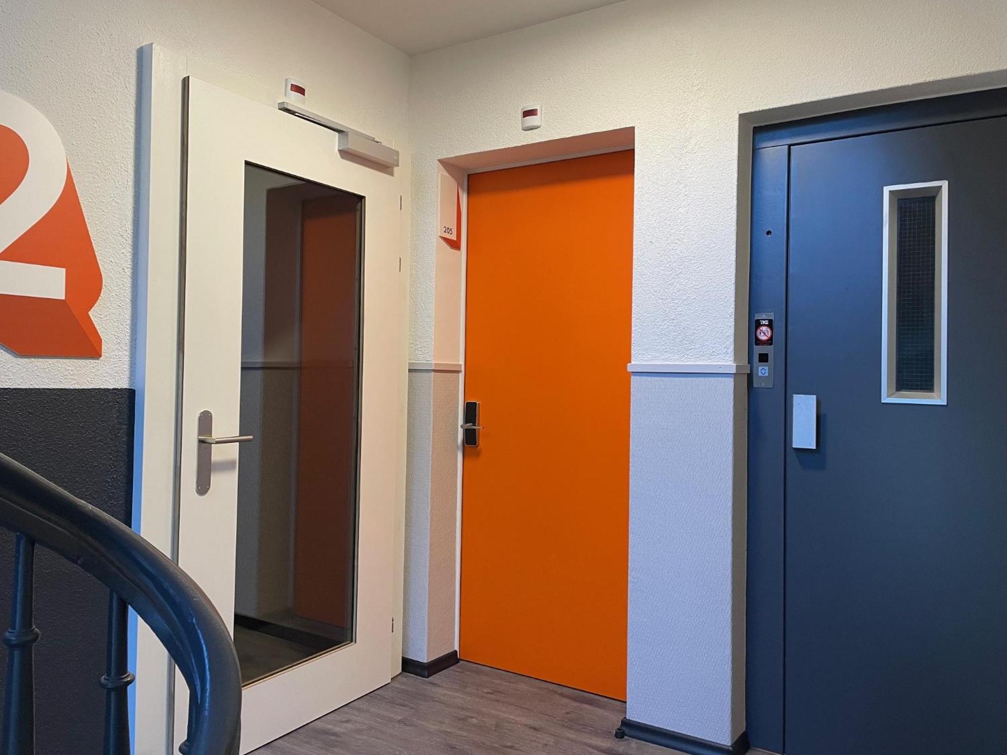 Easyhotel Zuerich Main Station Ngoại thất bức ảnh
