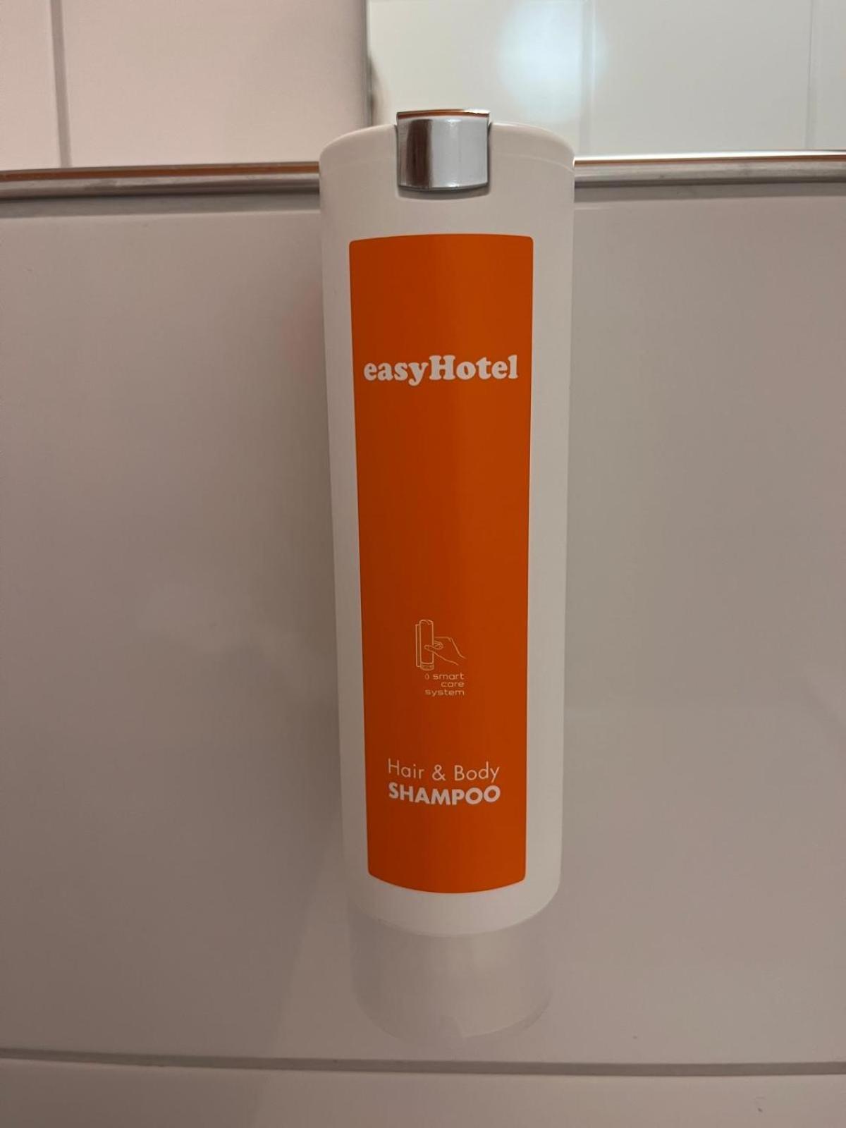 Easyhotel Zuerich Main Station Ngoại thất bức ảnh
