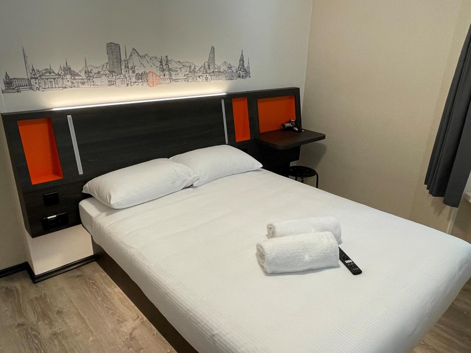 Easyhotel Zuerich Main Station Ngoại thất bức ảnh
